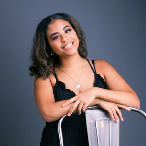 Meet your Posher, Amira